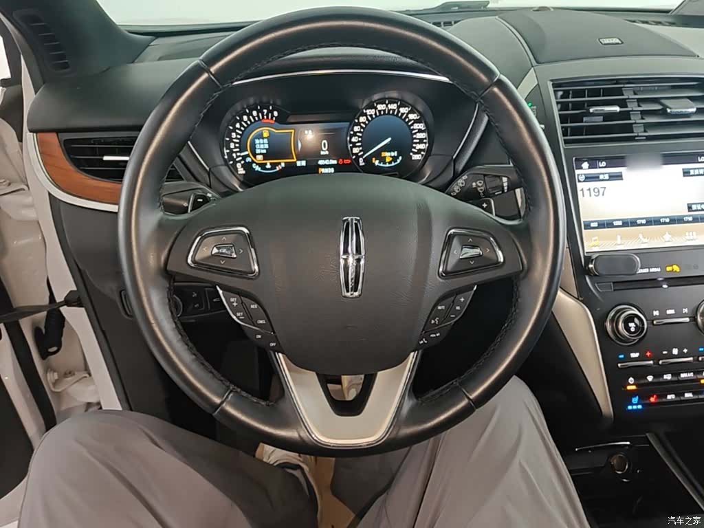 Lincoln MKC, 2017 11