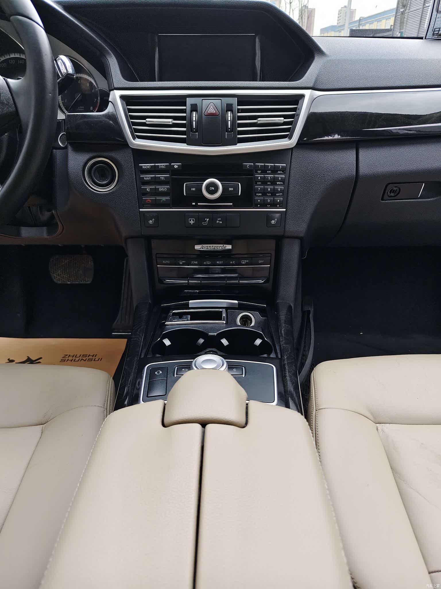 Mercedes-Benz E-Class, 2011 10