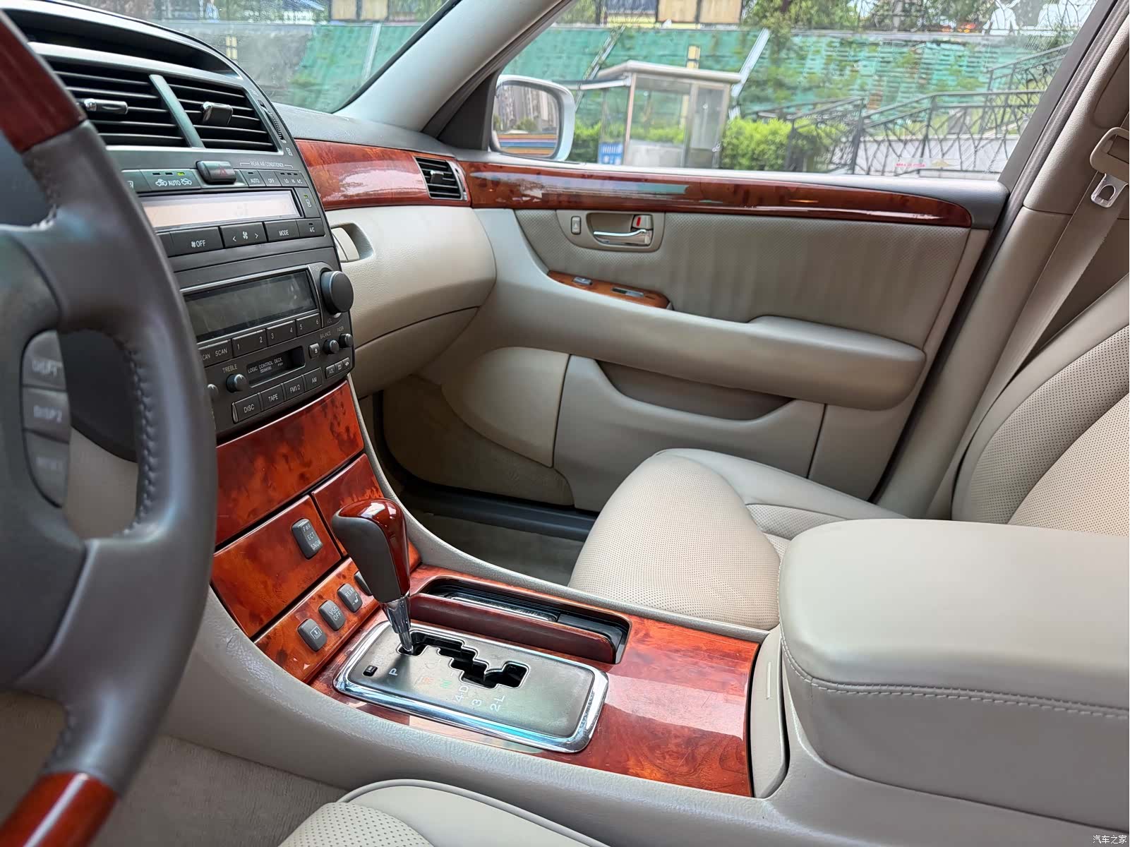 Lexus LS, 2003 9