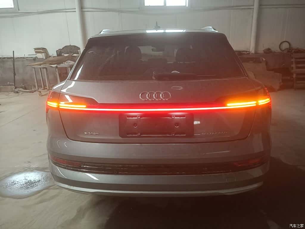 Audi e-tron, 2020 4