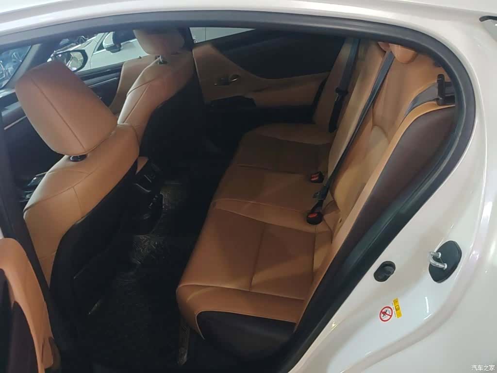 Lexus ES, 2019 17