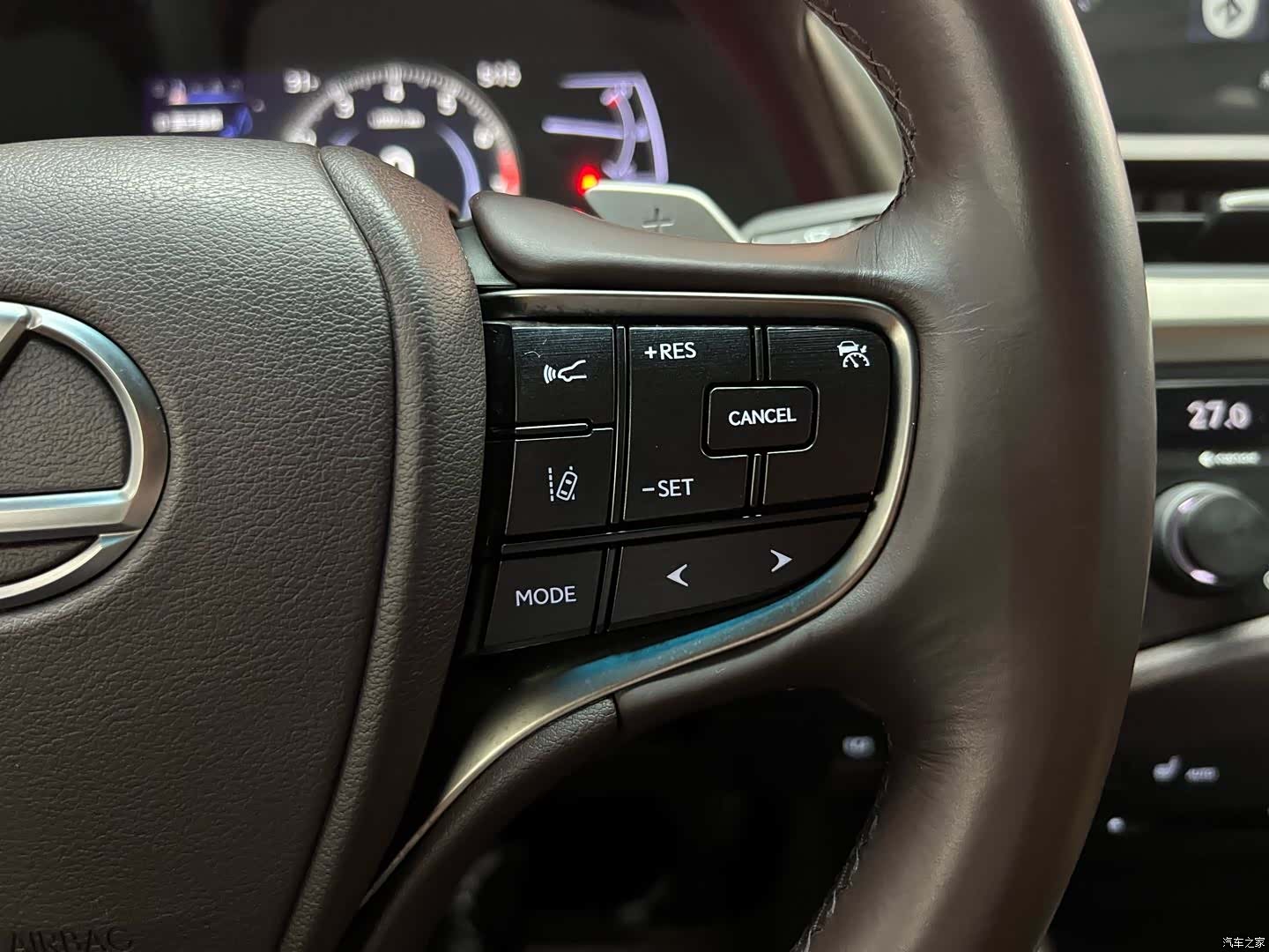 Lexus ES, 2019 21