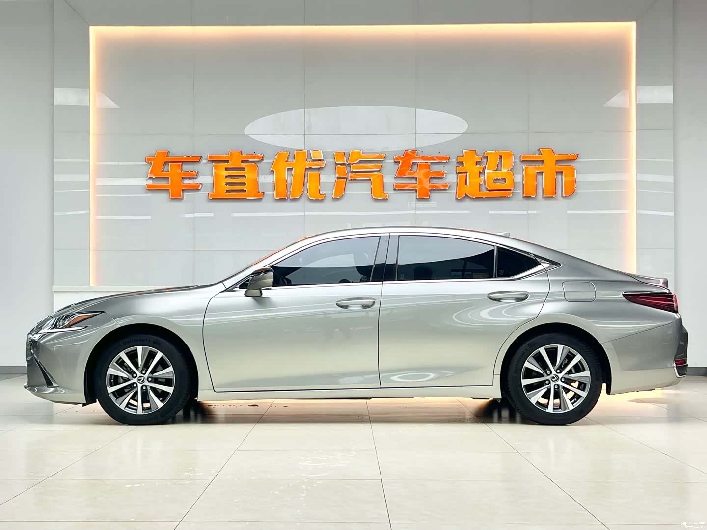 Lexus ES, 2019 4