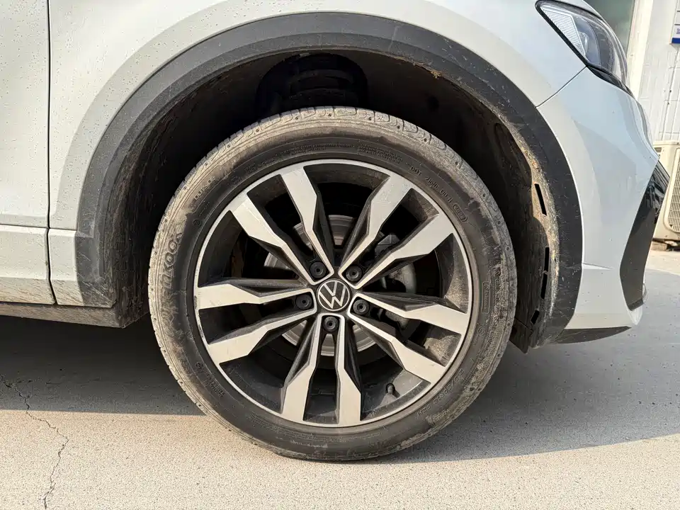 Volkswagen T-ROC exploring Songs