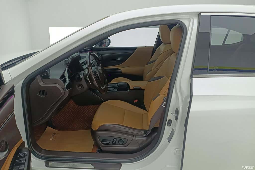 Lexus ES, 2020 9
