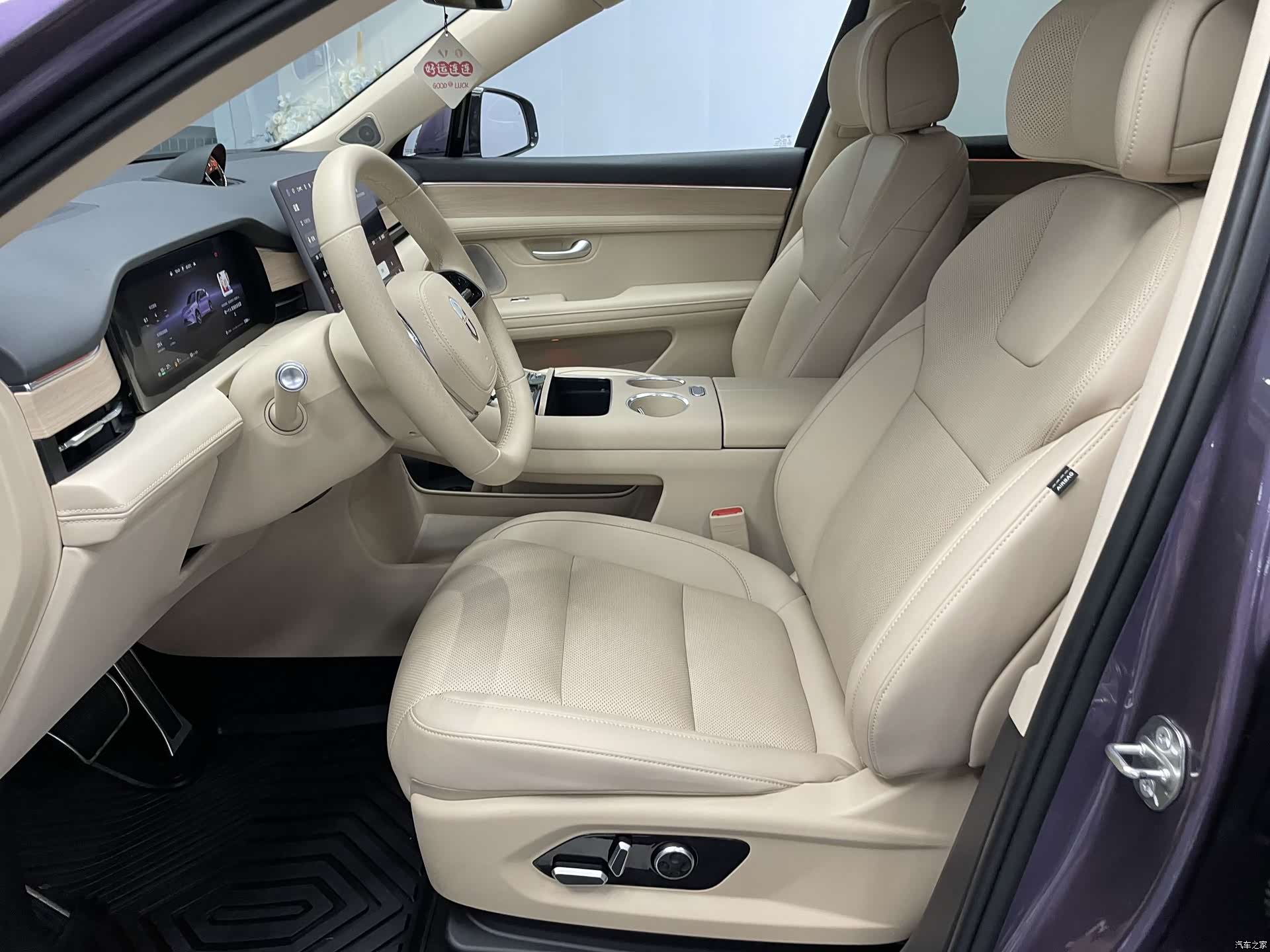 AITO M5, 2025 все фото