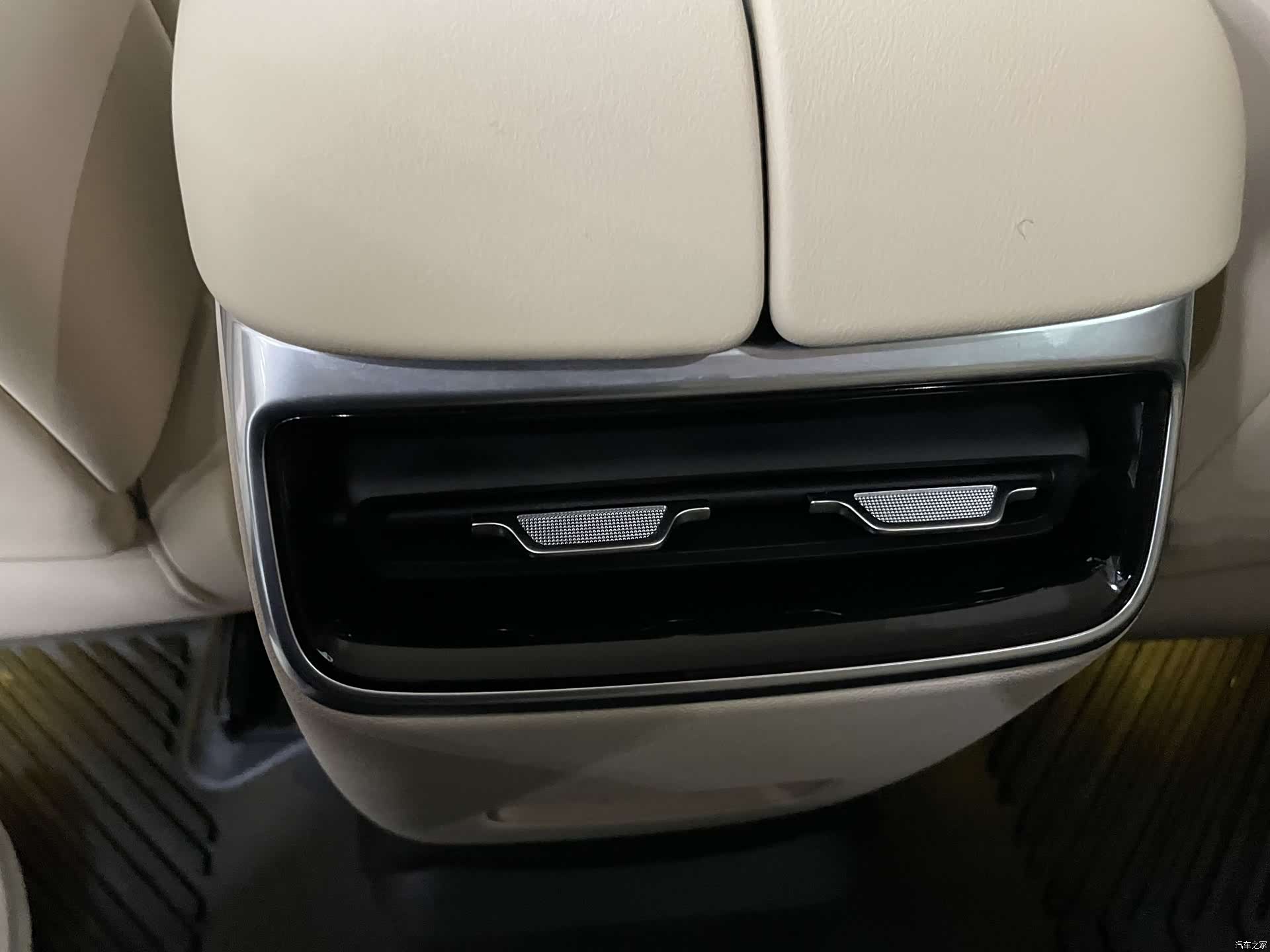 AITO M5, 2025 10