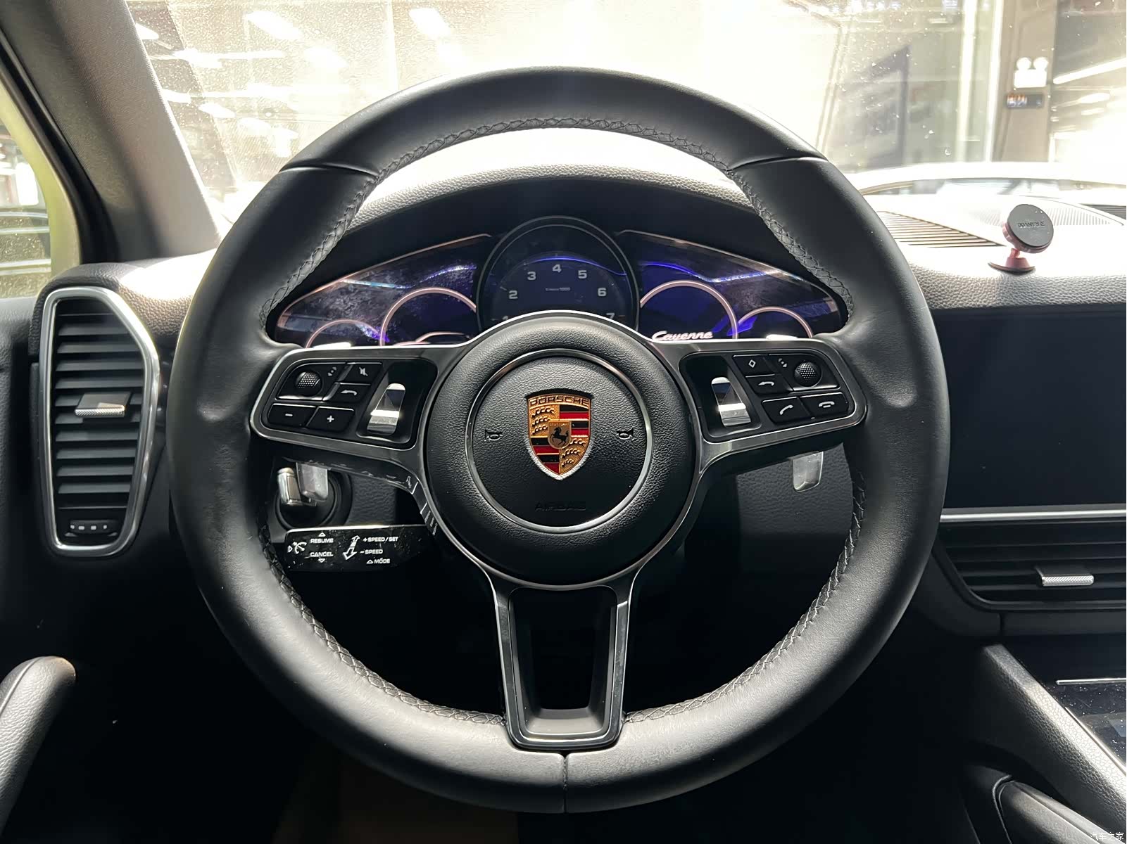 Porsche Cayenne, 2018 9