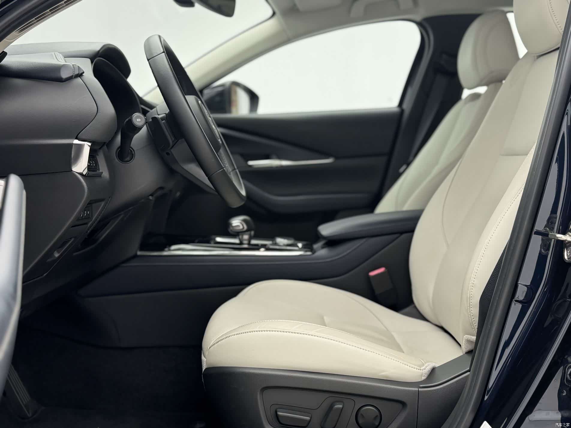 Mazda CX-30, 2022 все фото