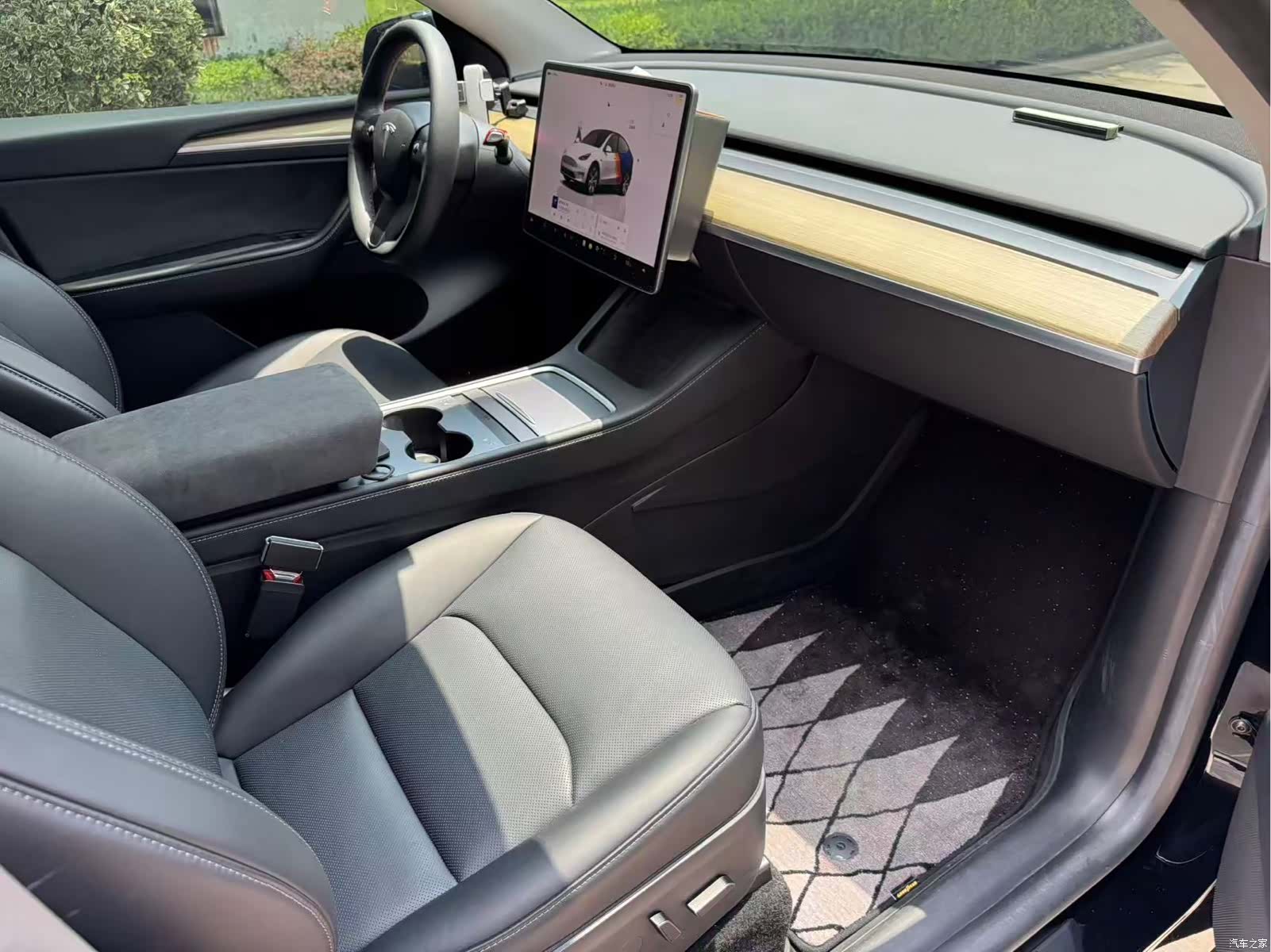 Tesla Model Y, 2023 10