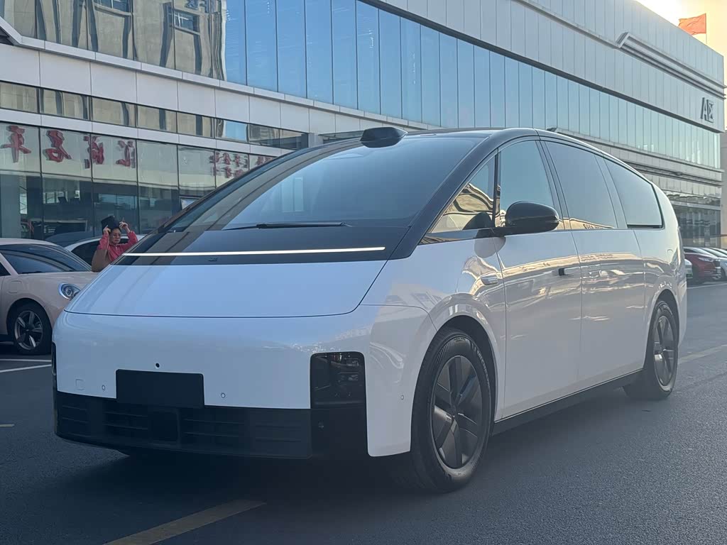 Li Auto MEGA