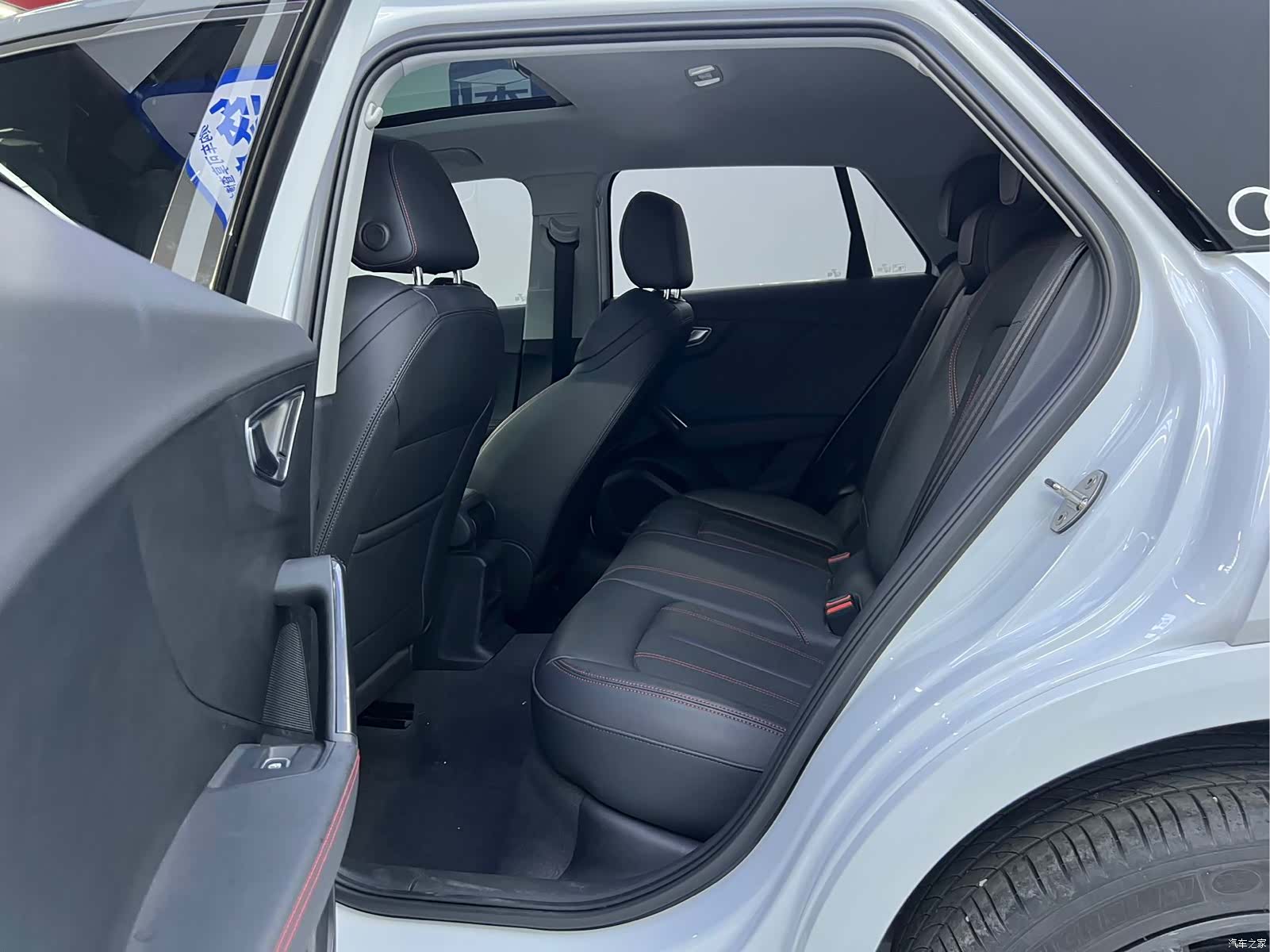 Audi Q2L, 2023 13