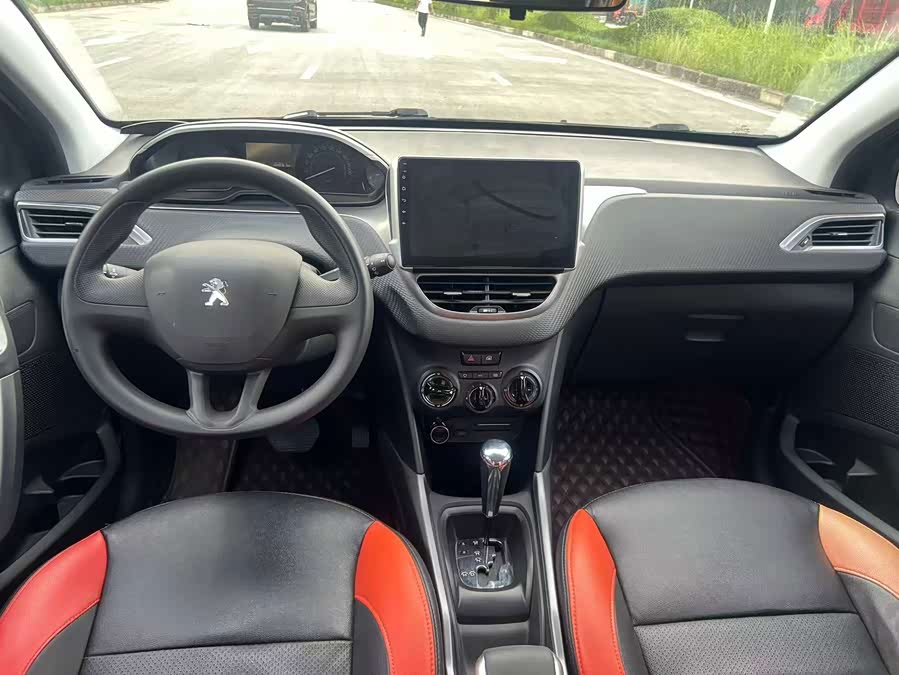 Peugeot 2008 2016, фото 11