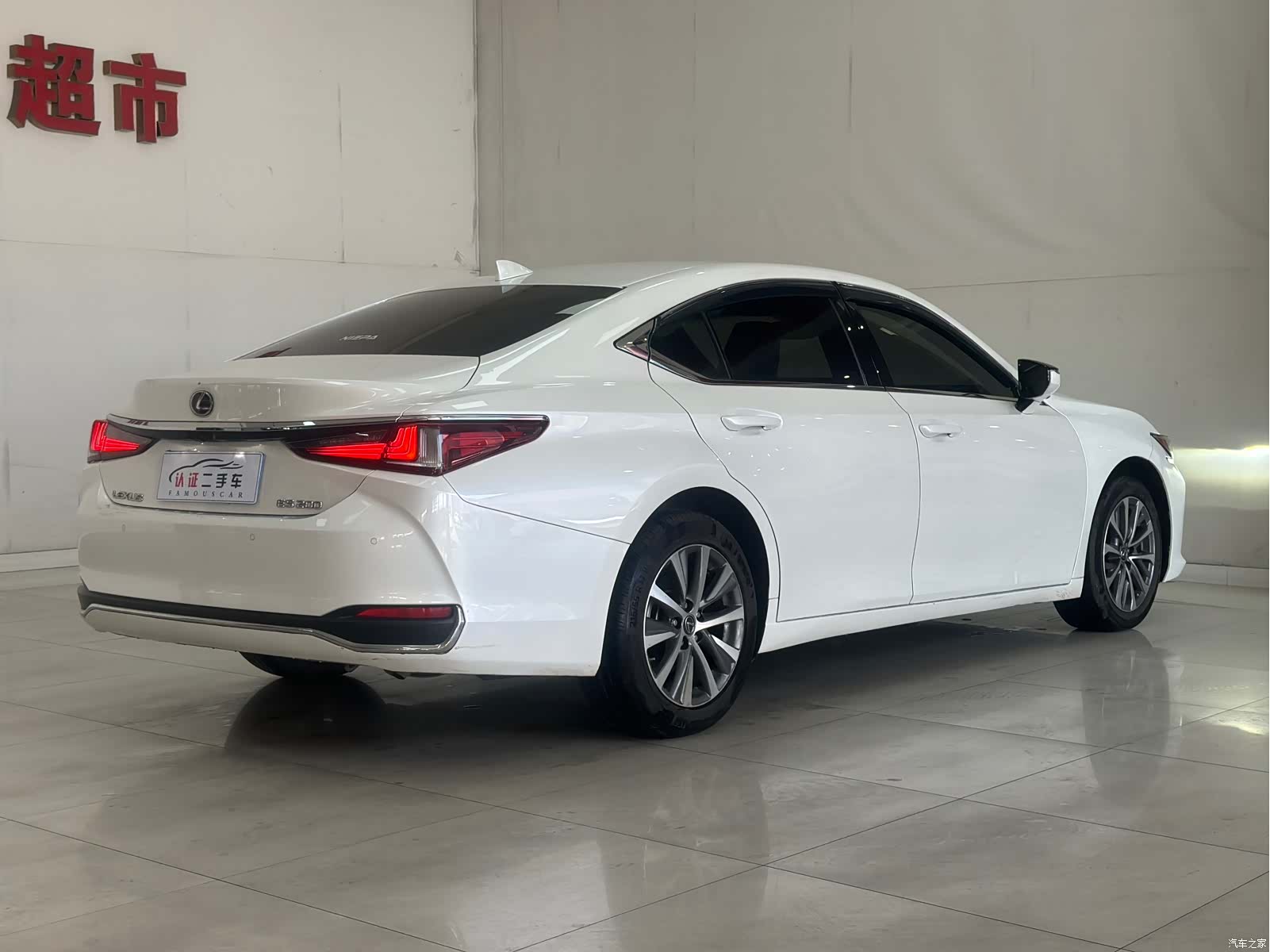 Lexus ES, 2023 все фото