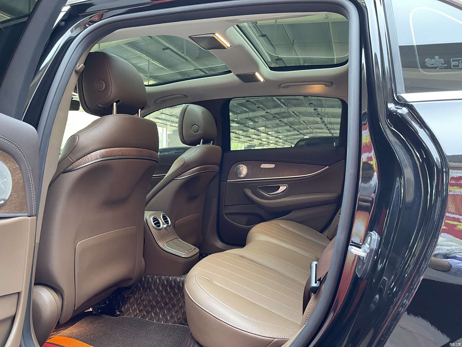 Mercedes-Benz E-Class, 2023 12
