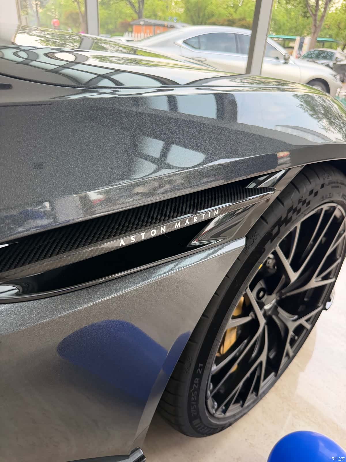 Aston Martin DB12, 2025 все фото