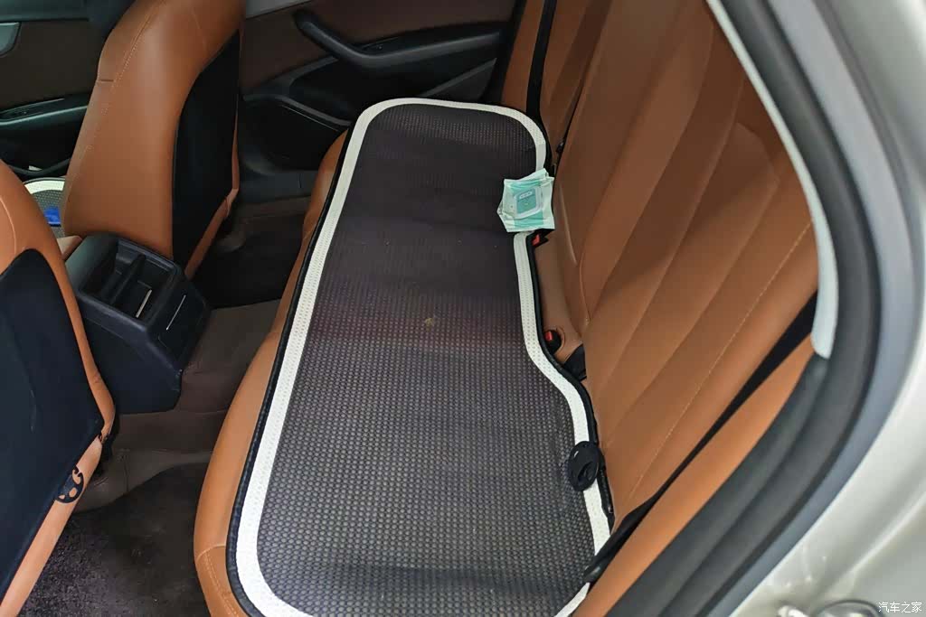 Audi A4L, 2018 11