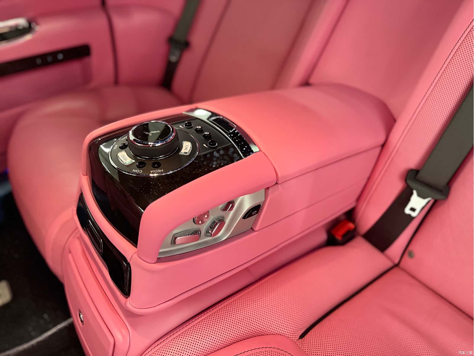 Rolls-Royce Ghost, 2021 12