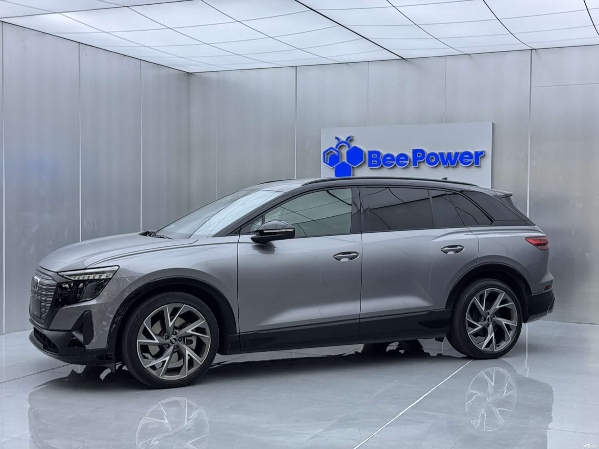 Audi Q5 e-tron, 2022 4