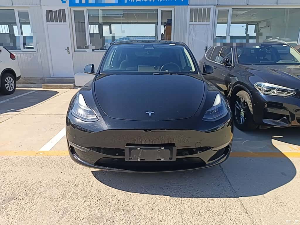 Tesla Model Y, 2022 3