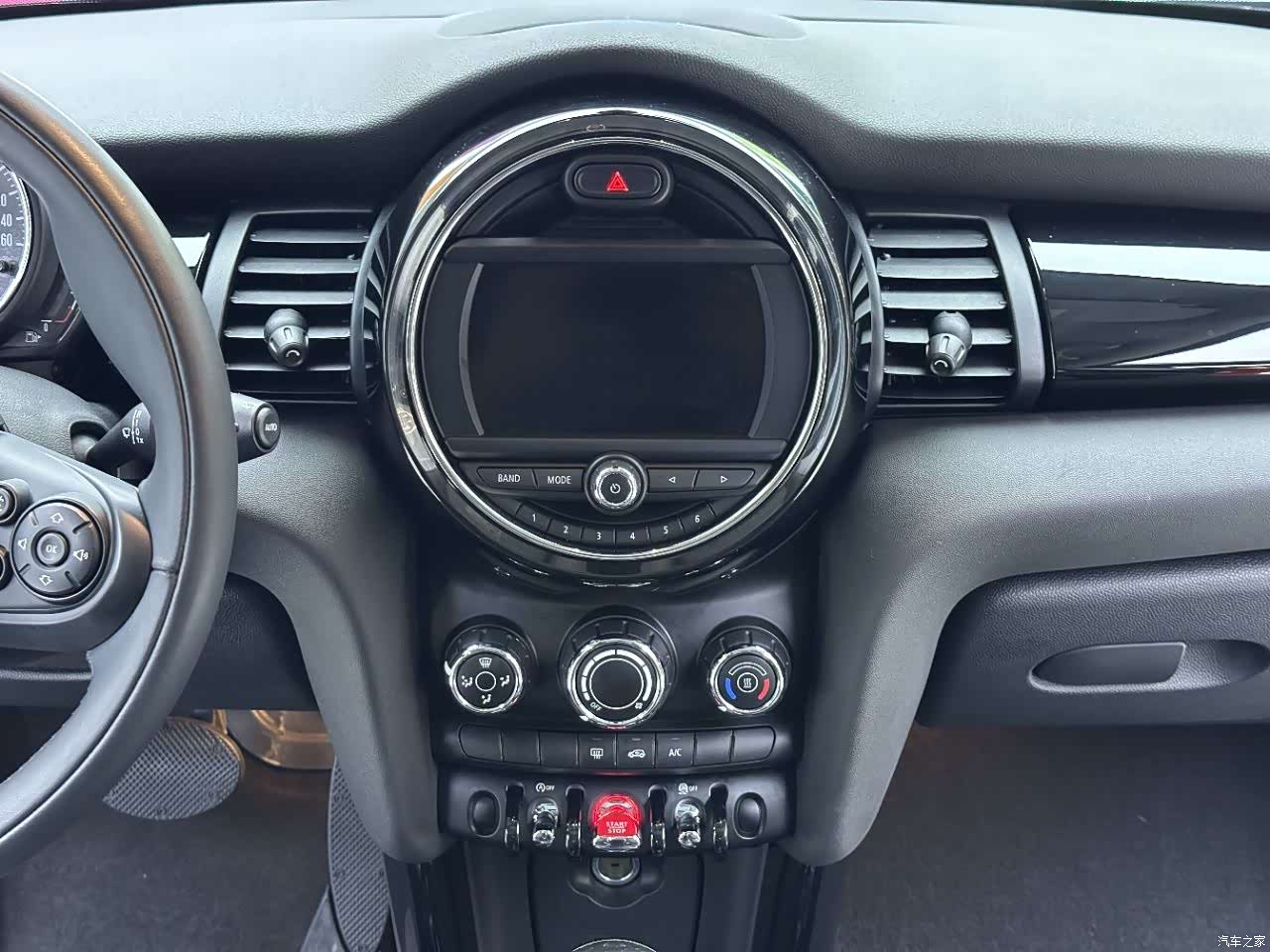 Mini ONE, 2019 13