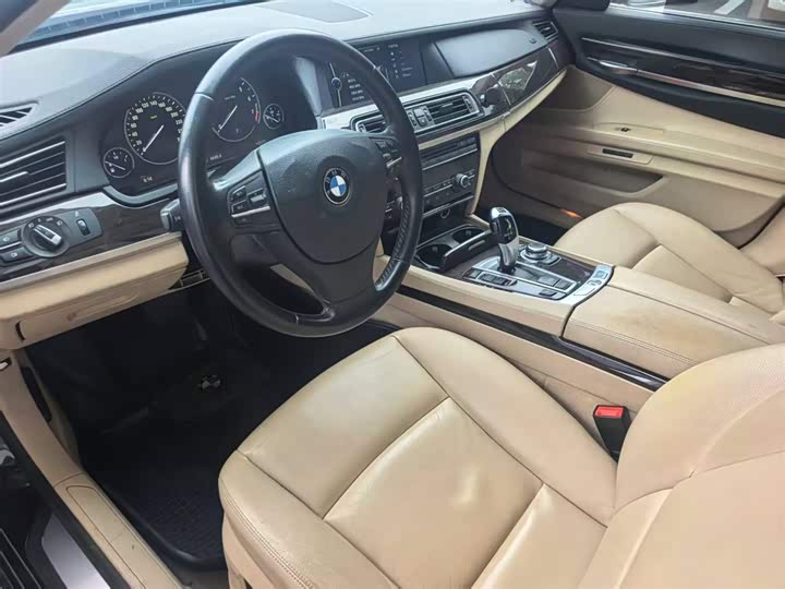 BMW 7 Series, 2011 года фото 5