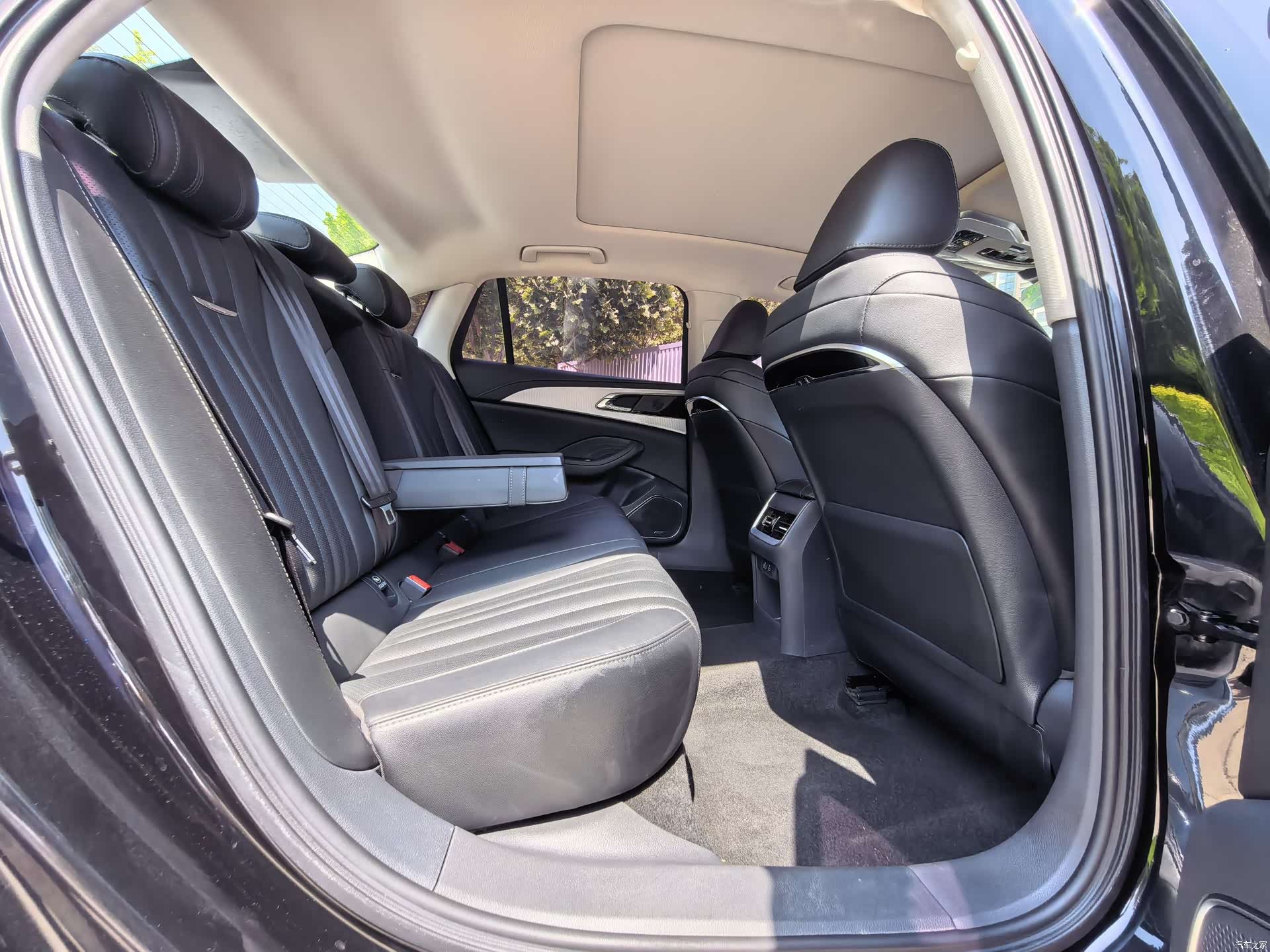 Hongqi H5, 2023 23