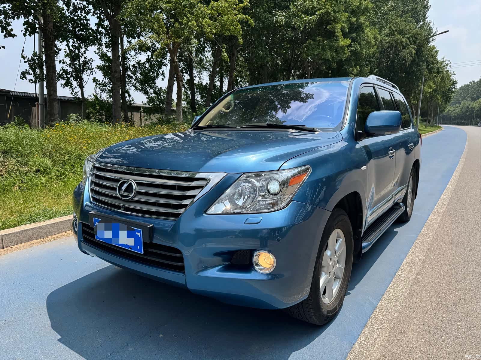 Lexus LX, 2008 1