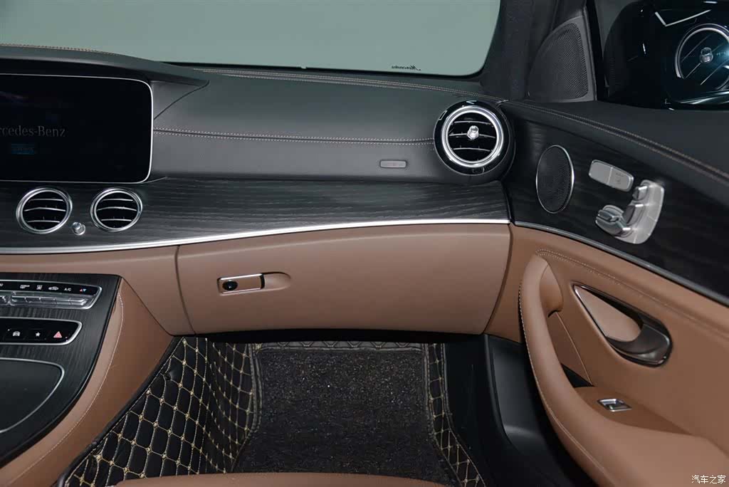 Mercedes-Benz E-Class, 2023 15