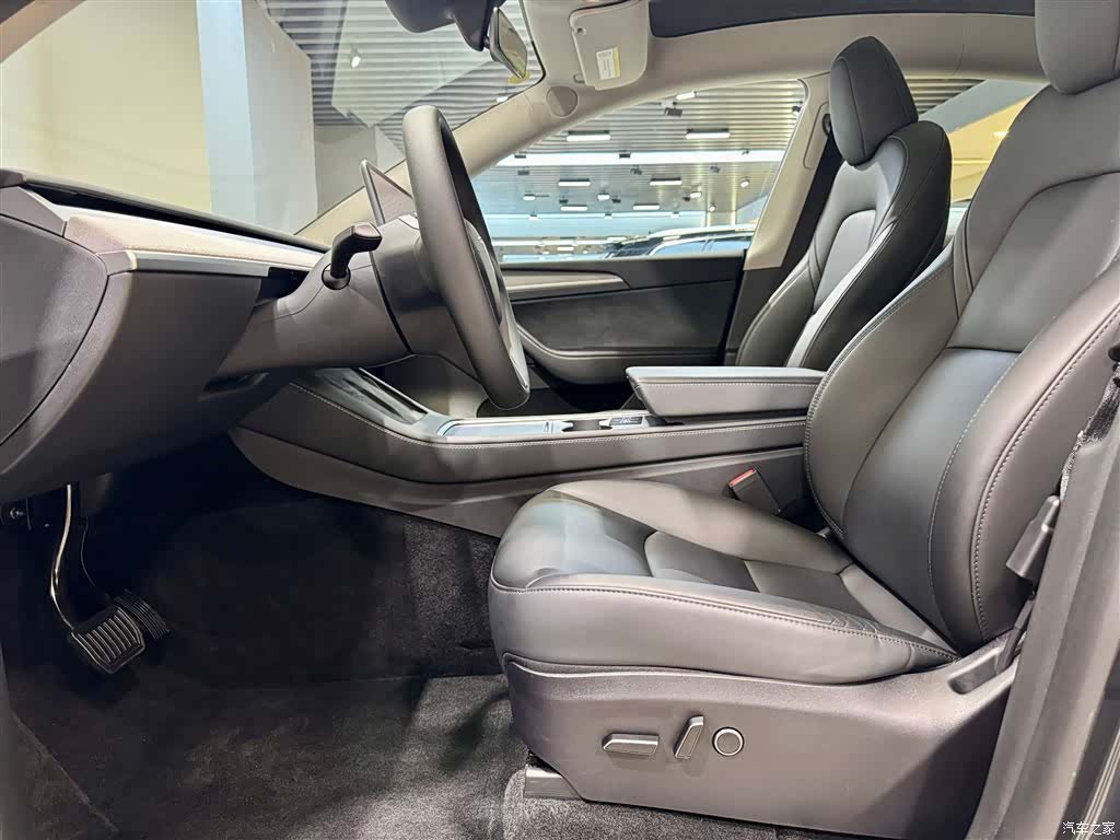 Tesla Model Y, 2024 16