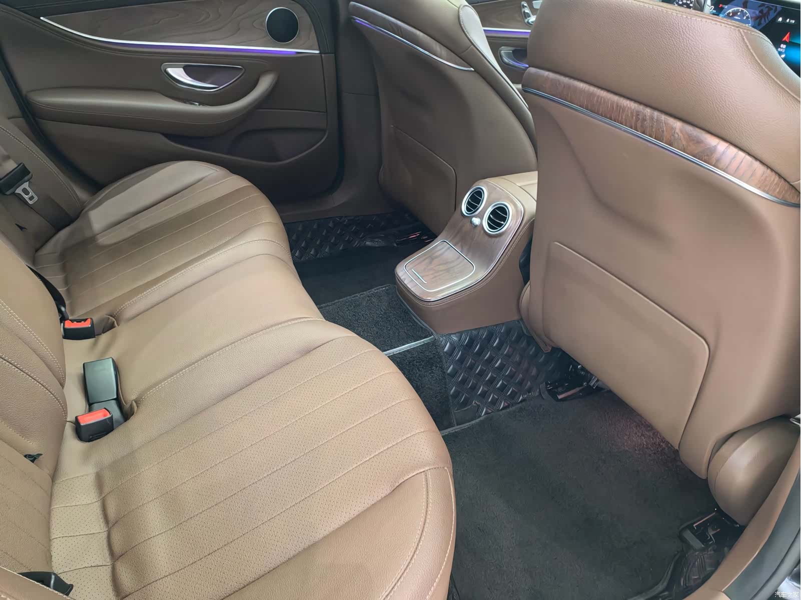 Mercedes-Benz E-Class, 2023 10