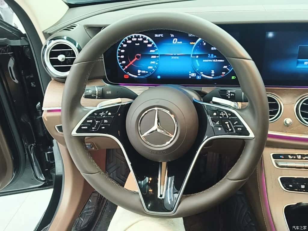 Mercedes-Benz E-Class, 2023 11