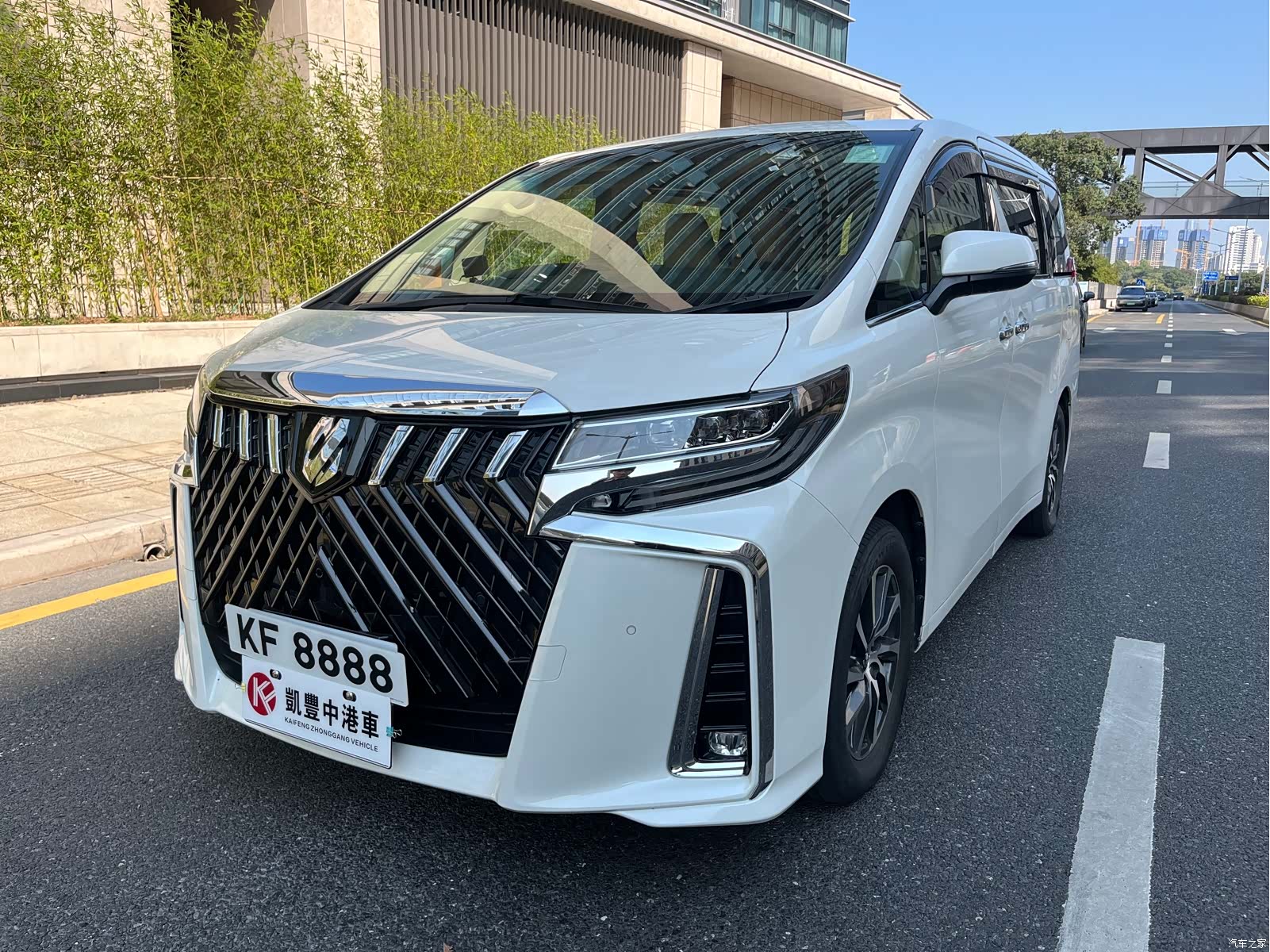 Toyota Alphard, 2016 1