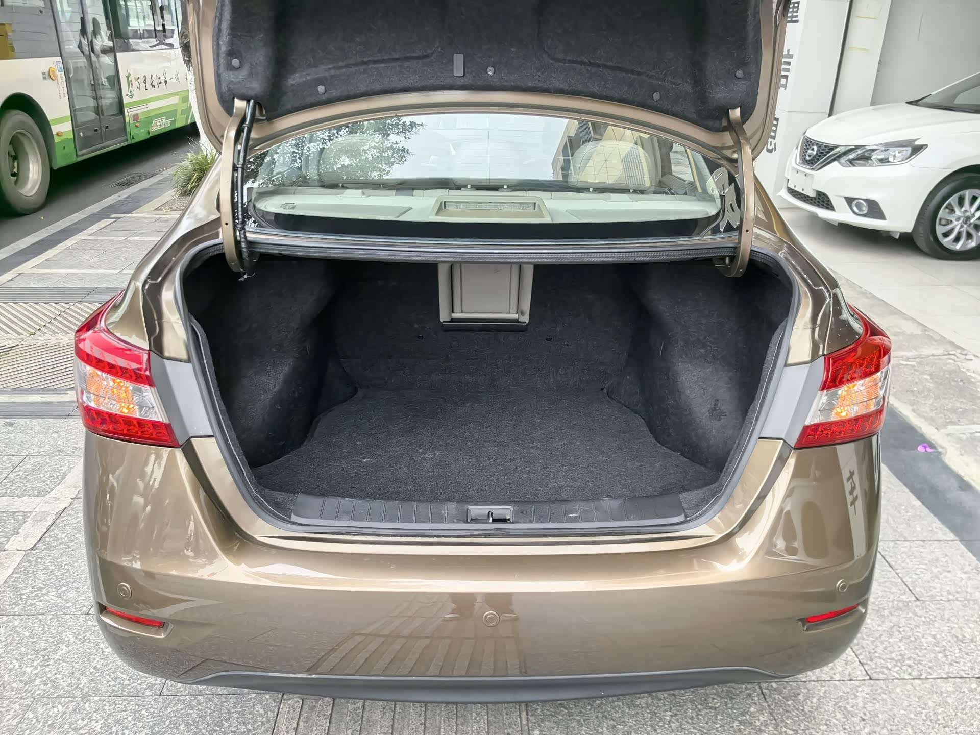 Nissan Sylphy, 2013 18
