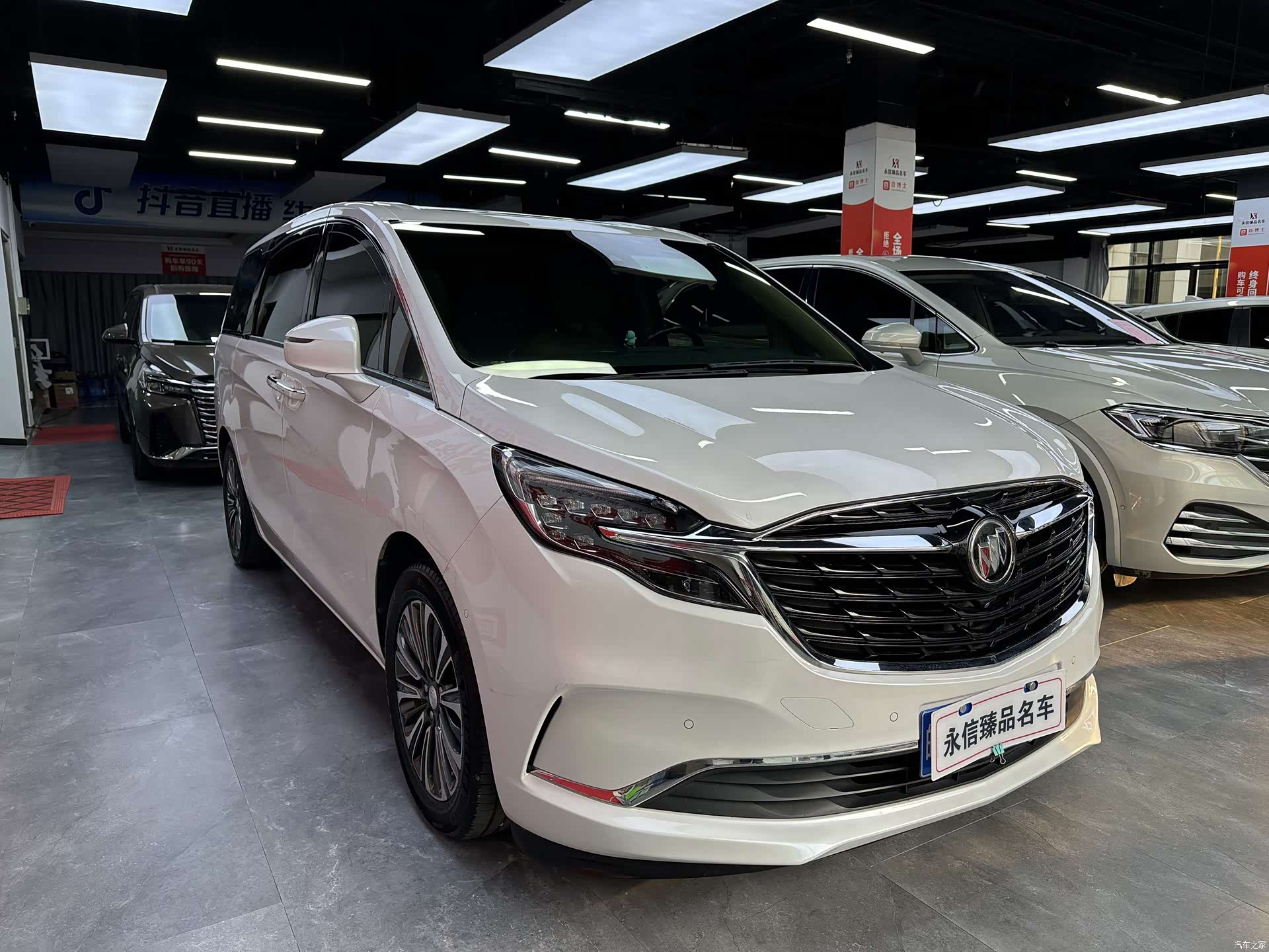 Buick GL8, 2021 3