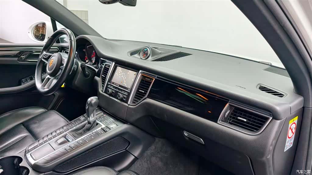 Porsche Macan, 2015 11
