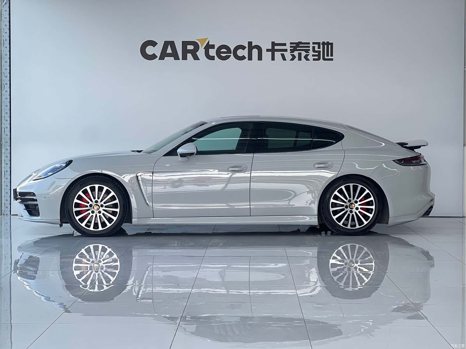 Porsche Panamera, 2011 3