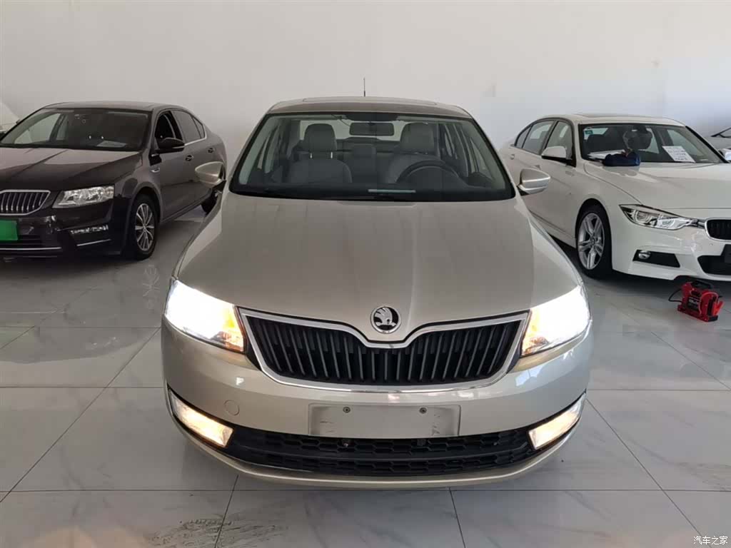 Skoda Rapid, 2016 3