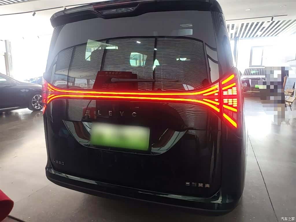 LEVC L380, 2025 6