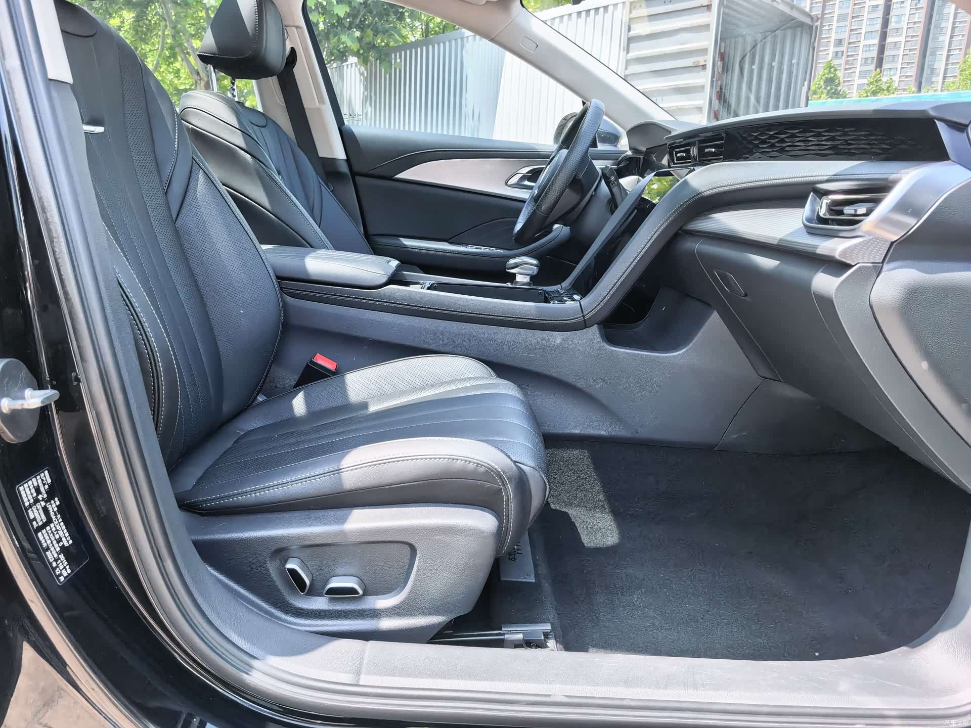 Hongqi H5, 2023 23