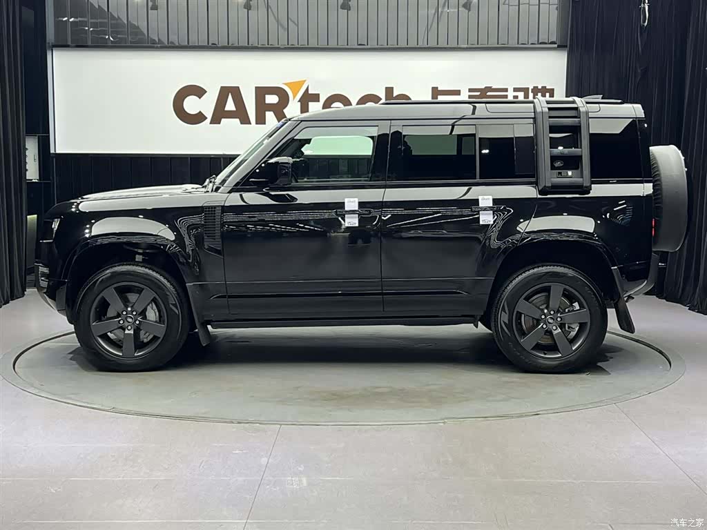 Land Rover Defender, 2024 8