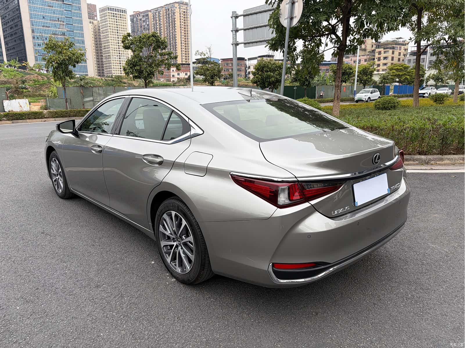 Lexus ES, 2024 4