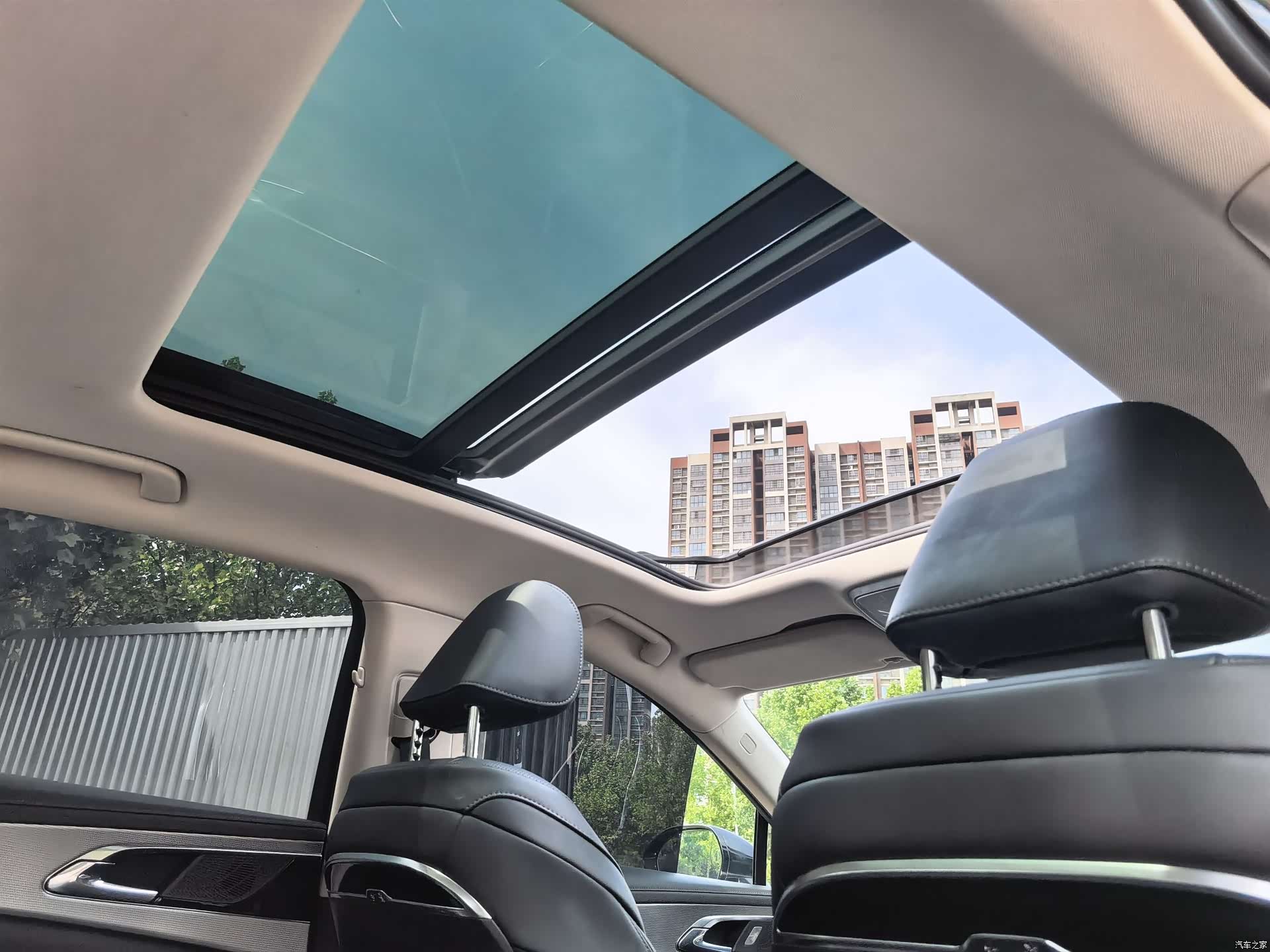 Hongqi H5, 2023 25