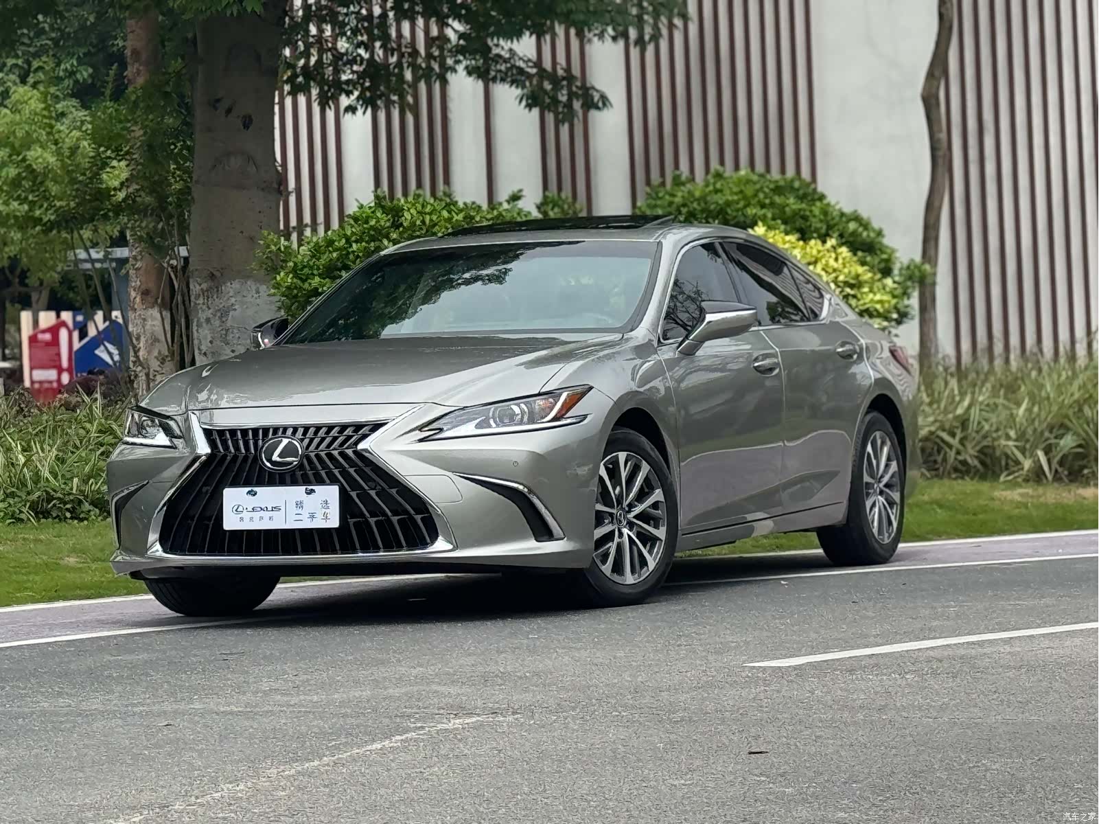 Lexus ES, 2023 1
