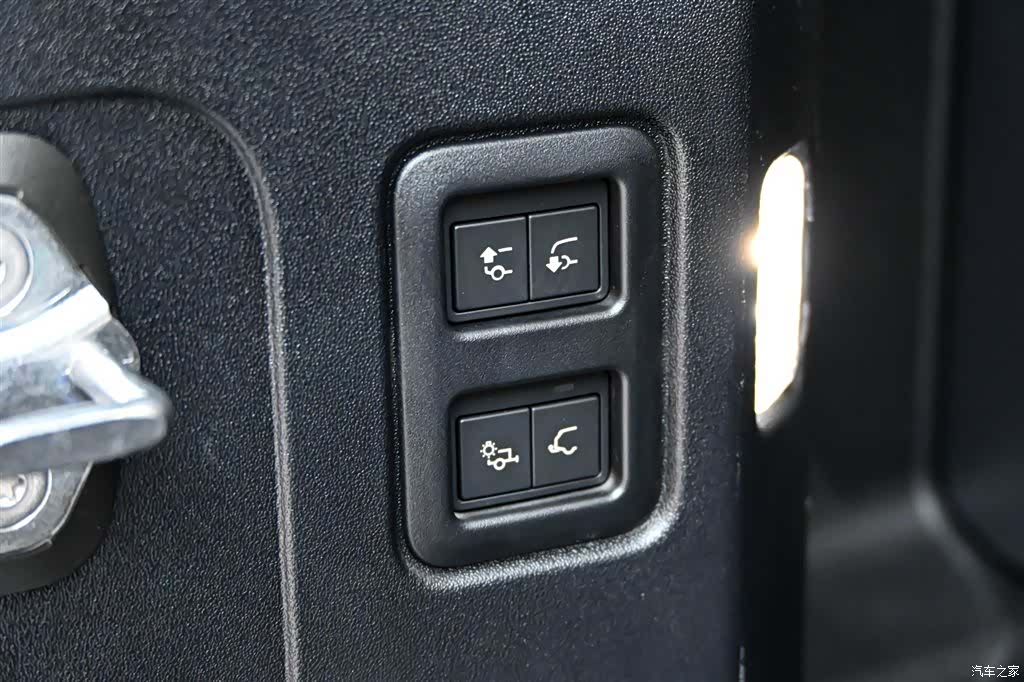 Land Rover Defender, 2024 33