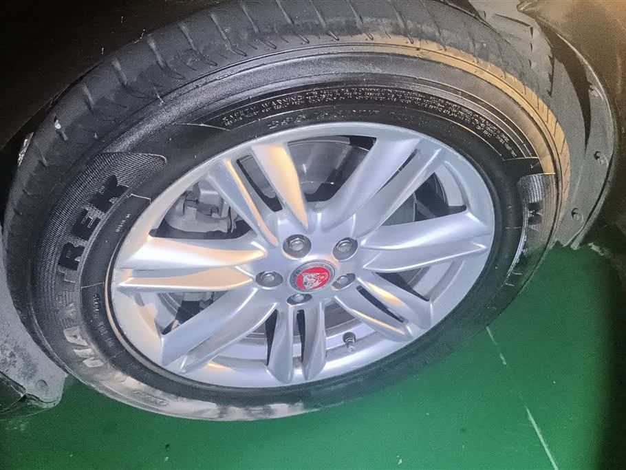 Jaguar XF Jaguar XF