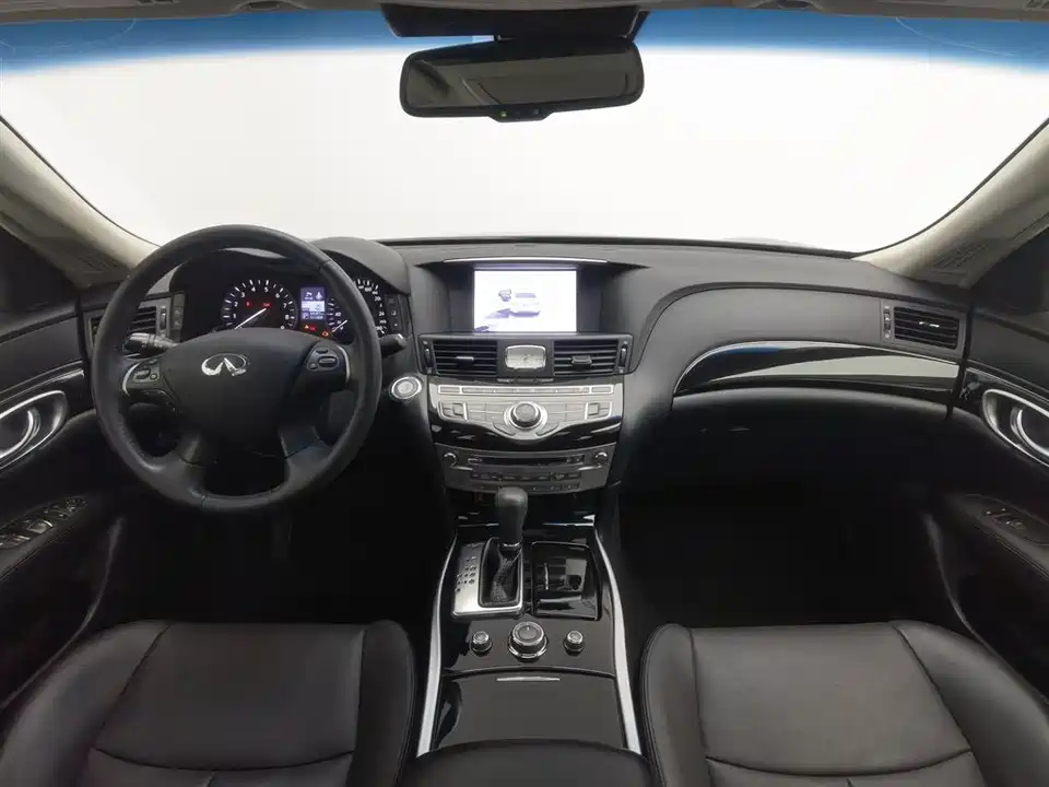 Infiniti Q70