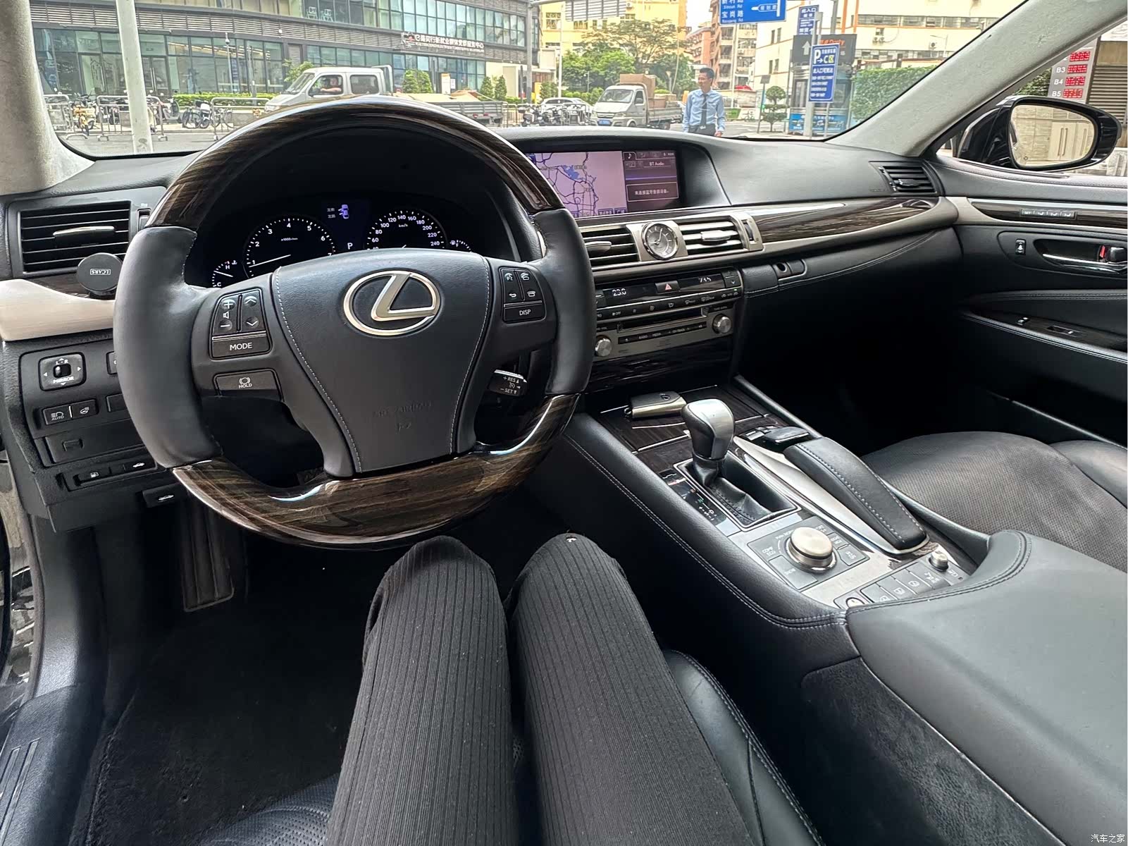 Lexus LS, 2013 13
