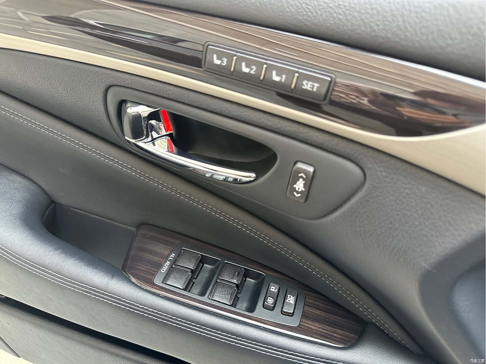 Lexus LS, 2013 15