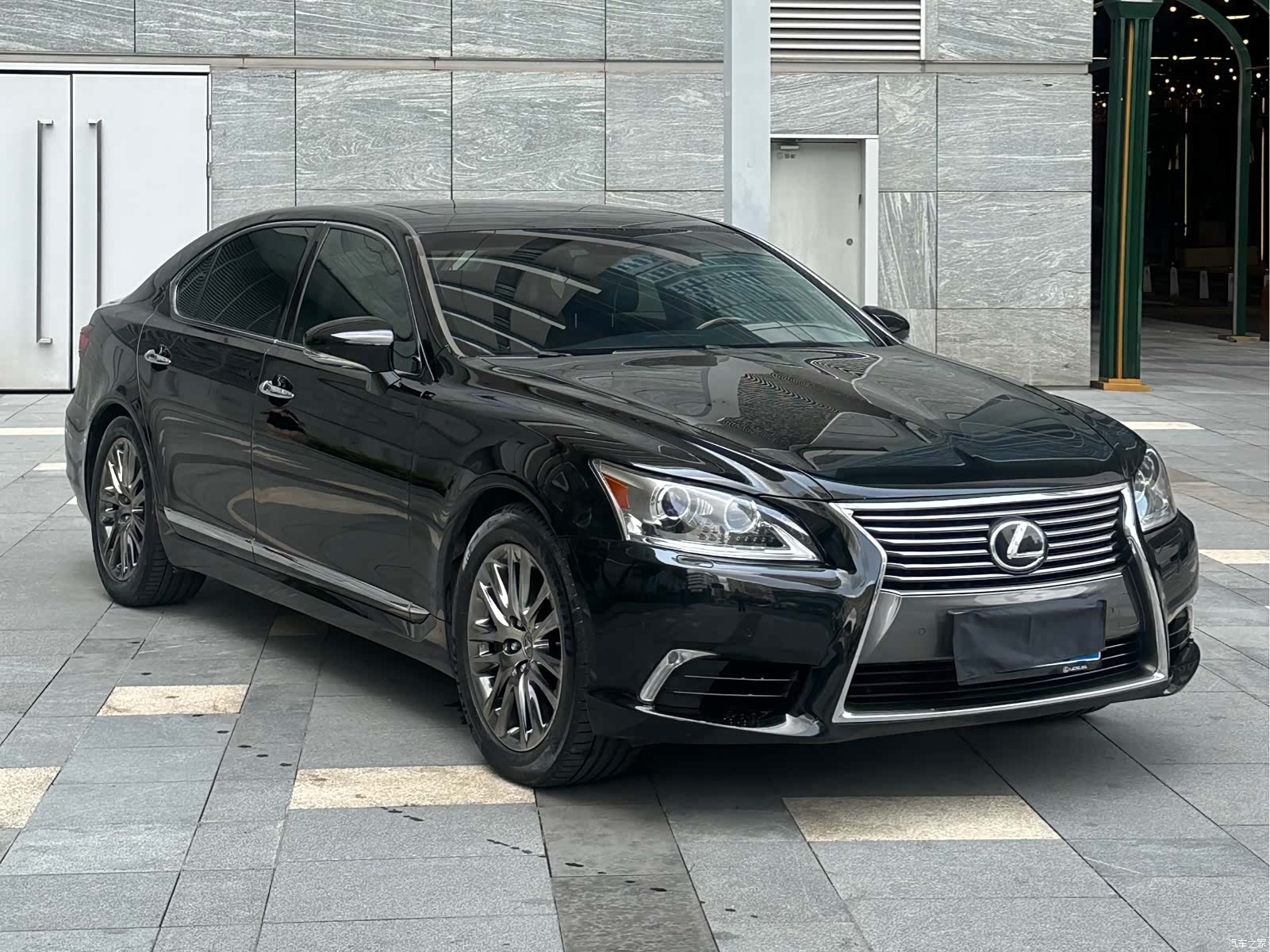 Lexus LS, 2013 1